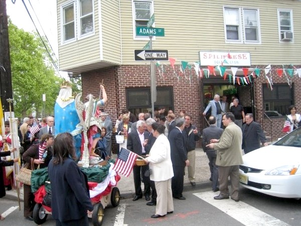 Attached picture 2009_madonna_fontana_Newark_6.jpg
